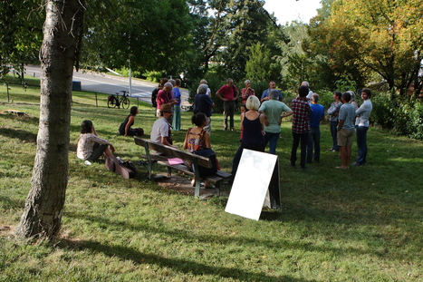 Le 14 septembre 2019 en clôture de son forum à Bellevue, le mouvement citoyen discute à l'ombre des arbres de Bellevue du combat des habitant-es pour garder leurs arbres.